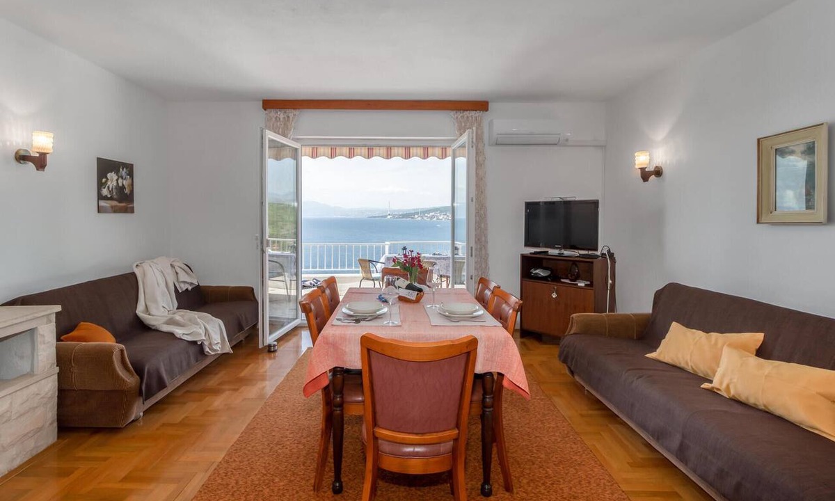 Kraljevica Apartment | Beautiful apartment in Kraljevica with WiFi