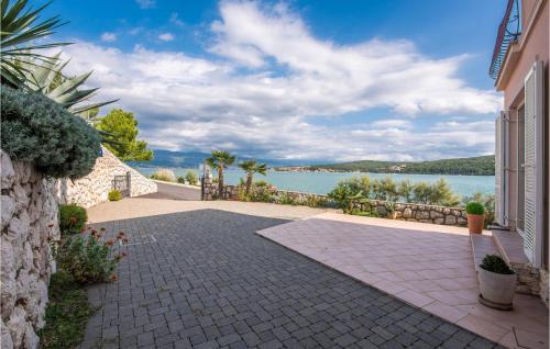 Cizici Apartment | Beautiful Apartment In Cizici With Wifi
