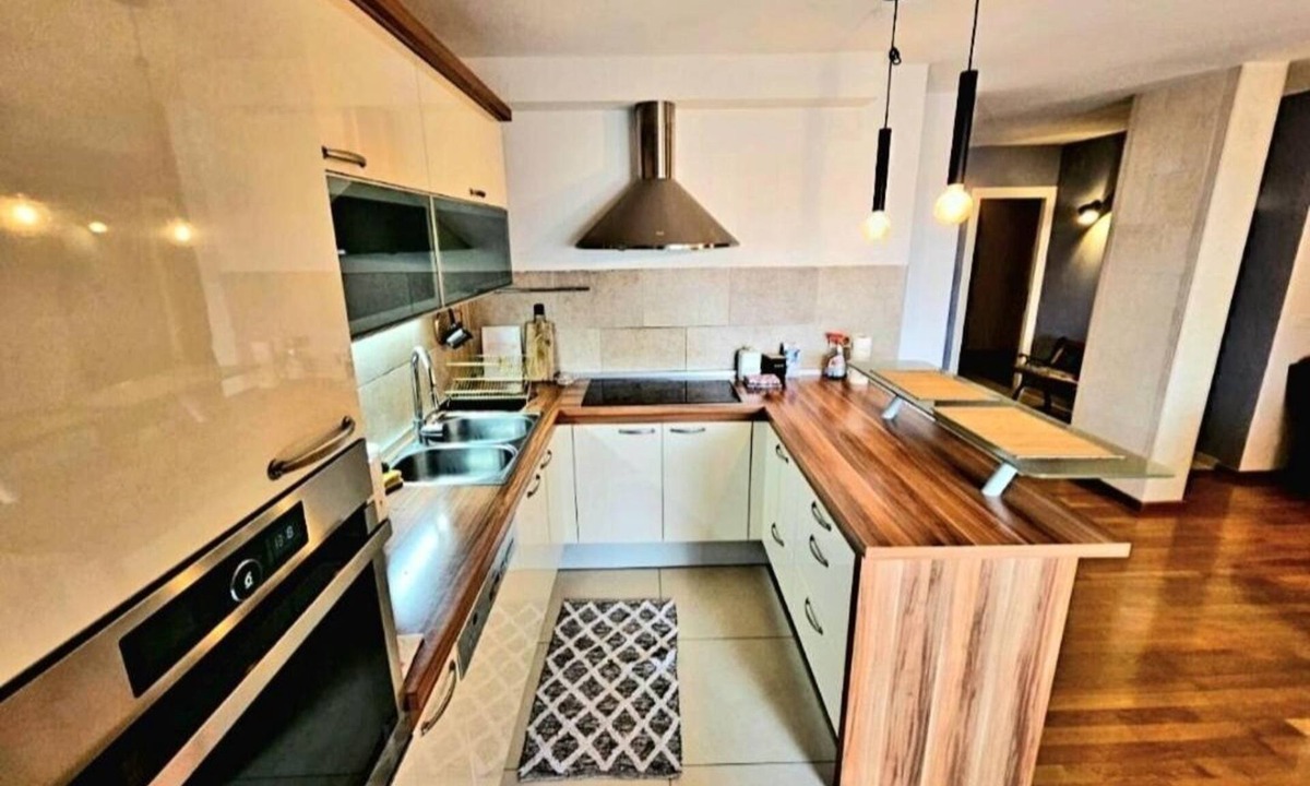 Znjan Apartment | Beautiful Apartment, Walk to Beach