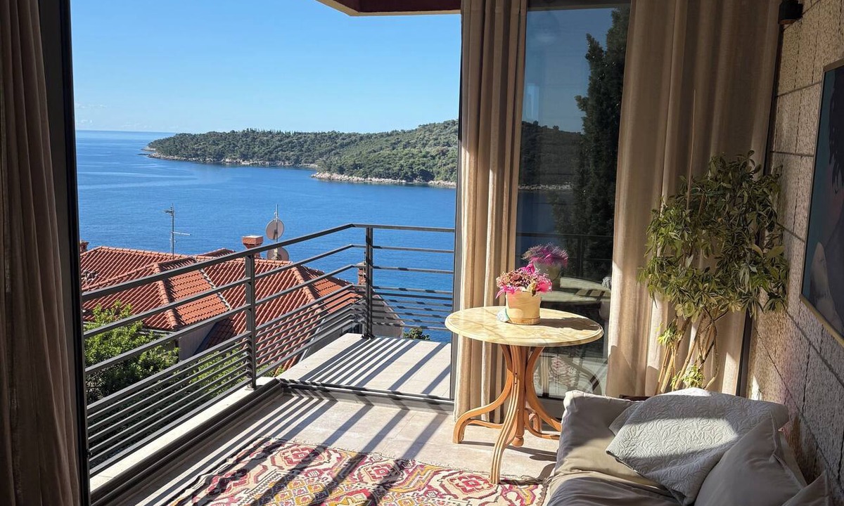 Ploce Apartment | Beautiful Dubrovnik apartment with a sea view.