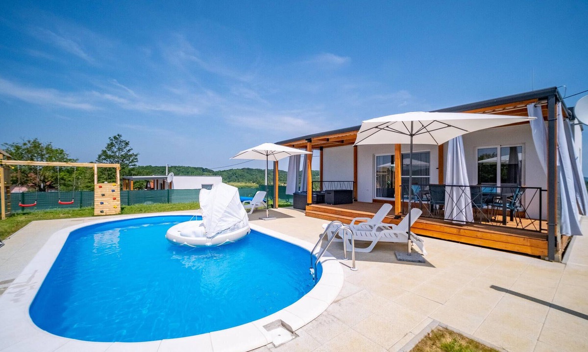 Duga Resa House | Beautiful home in Cerovacki Galovici with sauna