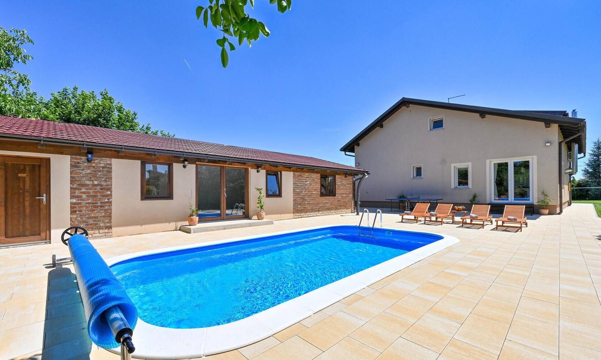 Bjelovar House | Beautiful home in Bjelovar with sauna