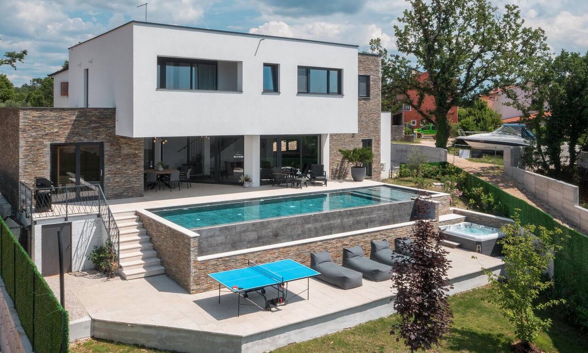 Kastel House | Beautiful home in Buje with sauna