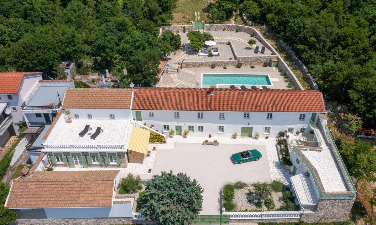 Jadranovo House | Beautiful home in Jadranovo