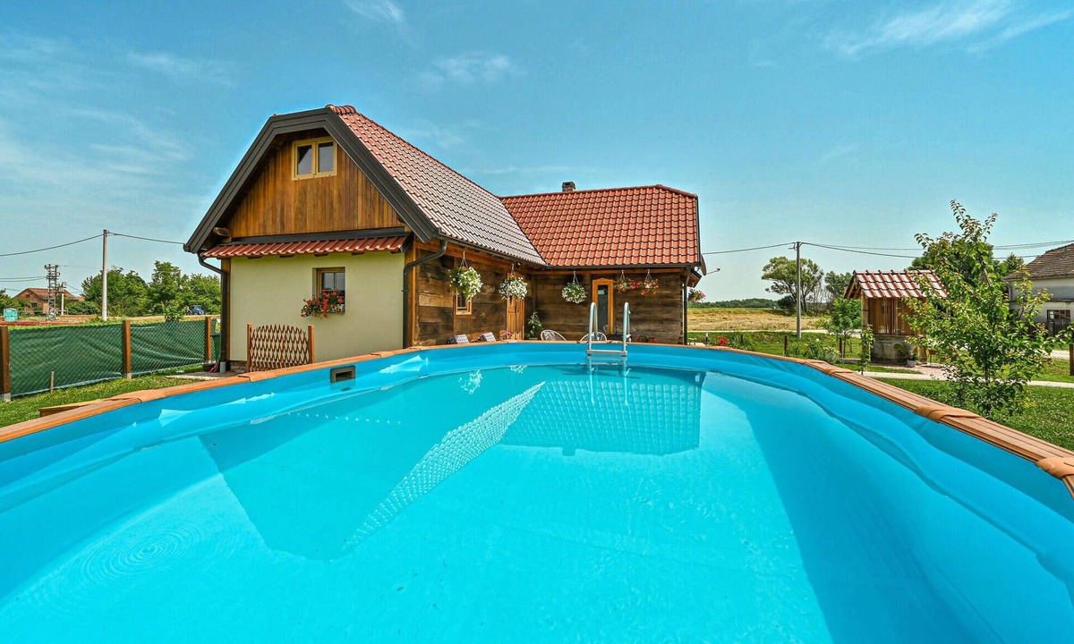 Vrbovec House | Beautiful home in Lonjica with WiFi