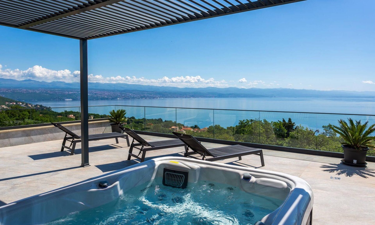 Opric House | Beautiful home in Opric with WiFi