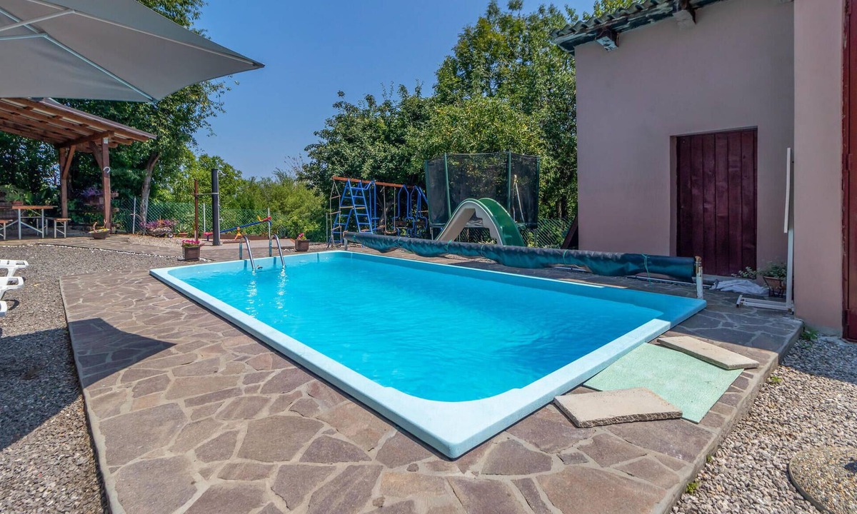 Plaski House | Beautiful home in Plaski