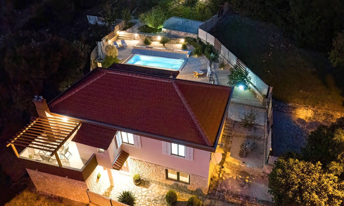 Pokrovnik House | Beautiful home in Pokrovnik with sauna