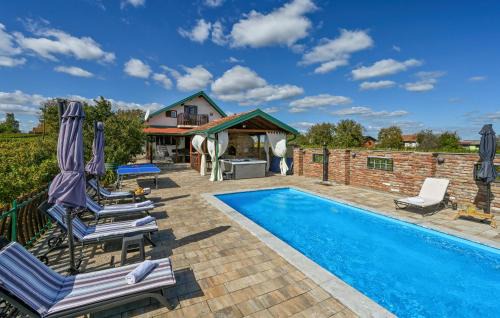 Klostar Podravski House | Beautiful Home In Prugovac With Sauna