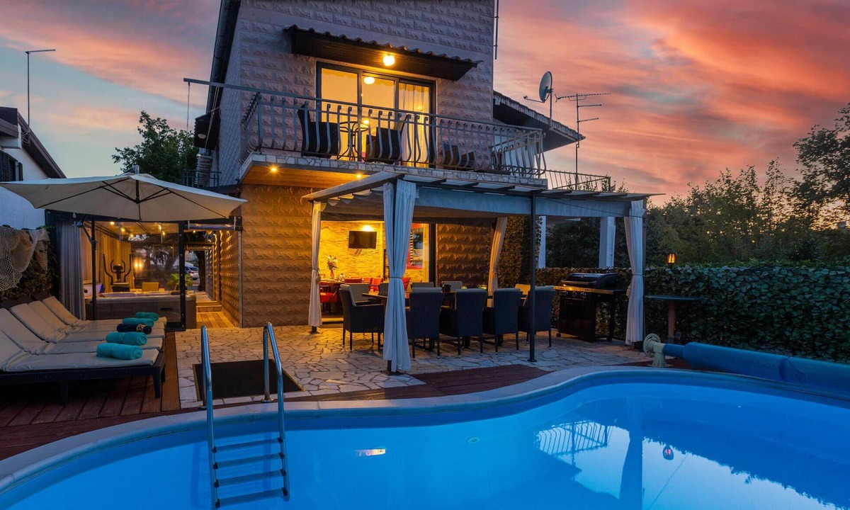 Vantacici House | Beautiful home in Vantacici with sauna