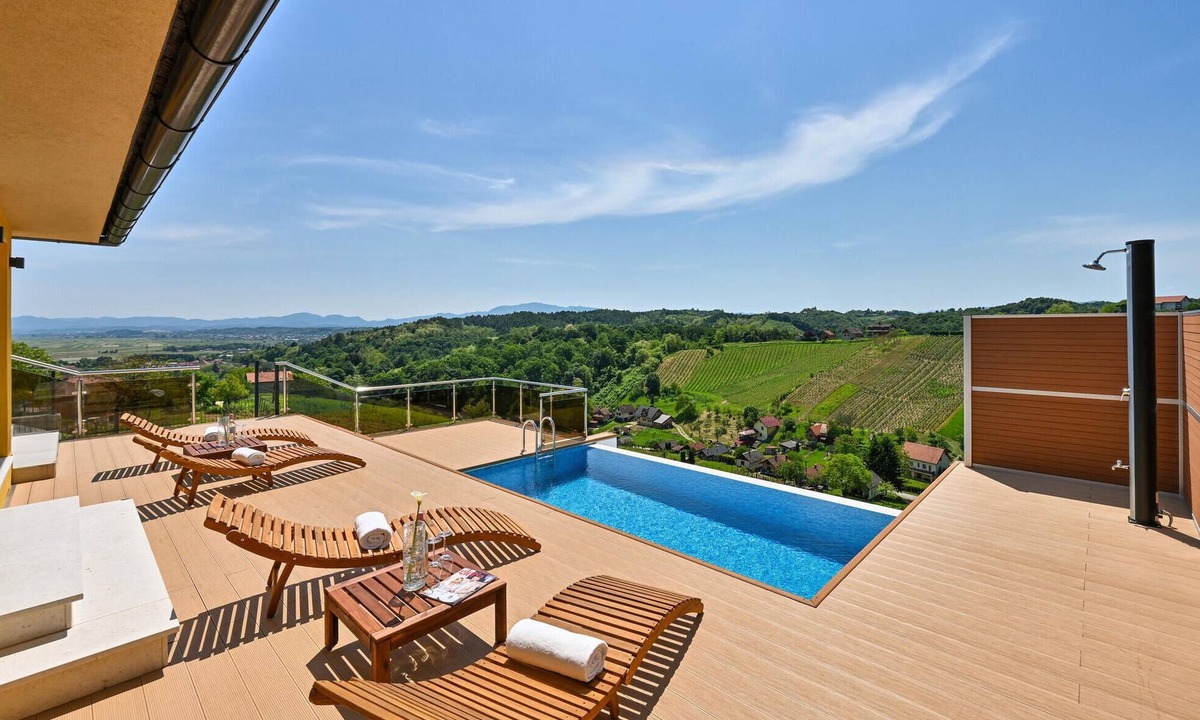 Vinica House | Beautiful home in Vinica with sauna