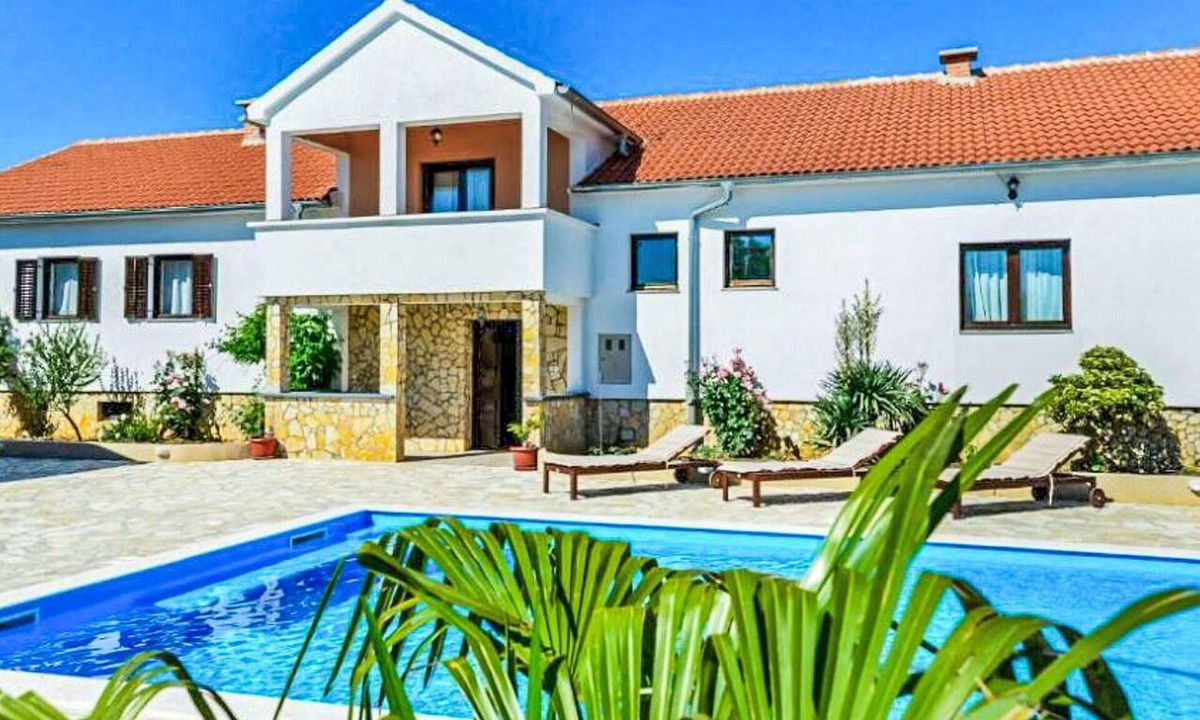Benkovac House | Beautiful private villa for 12 guests with A/C, private pool, WIFI, TV, terrace and panoramic view