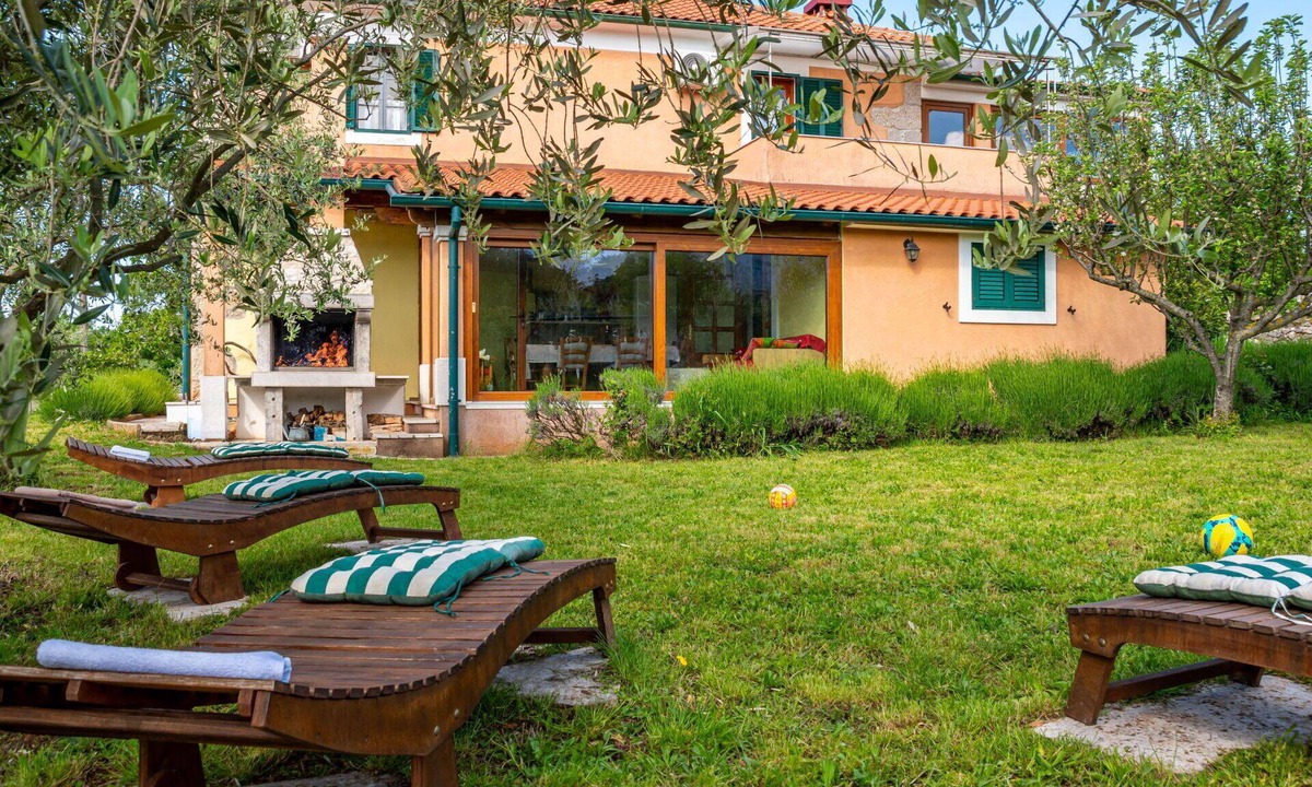 Kras House | Beautiful private villa for 2 guests with A/C, WIFI, TV and terrace