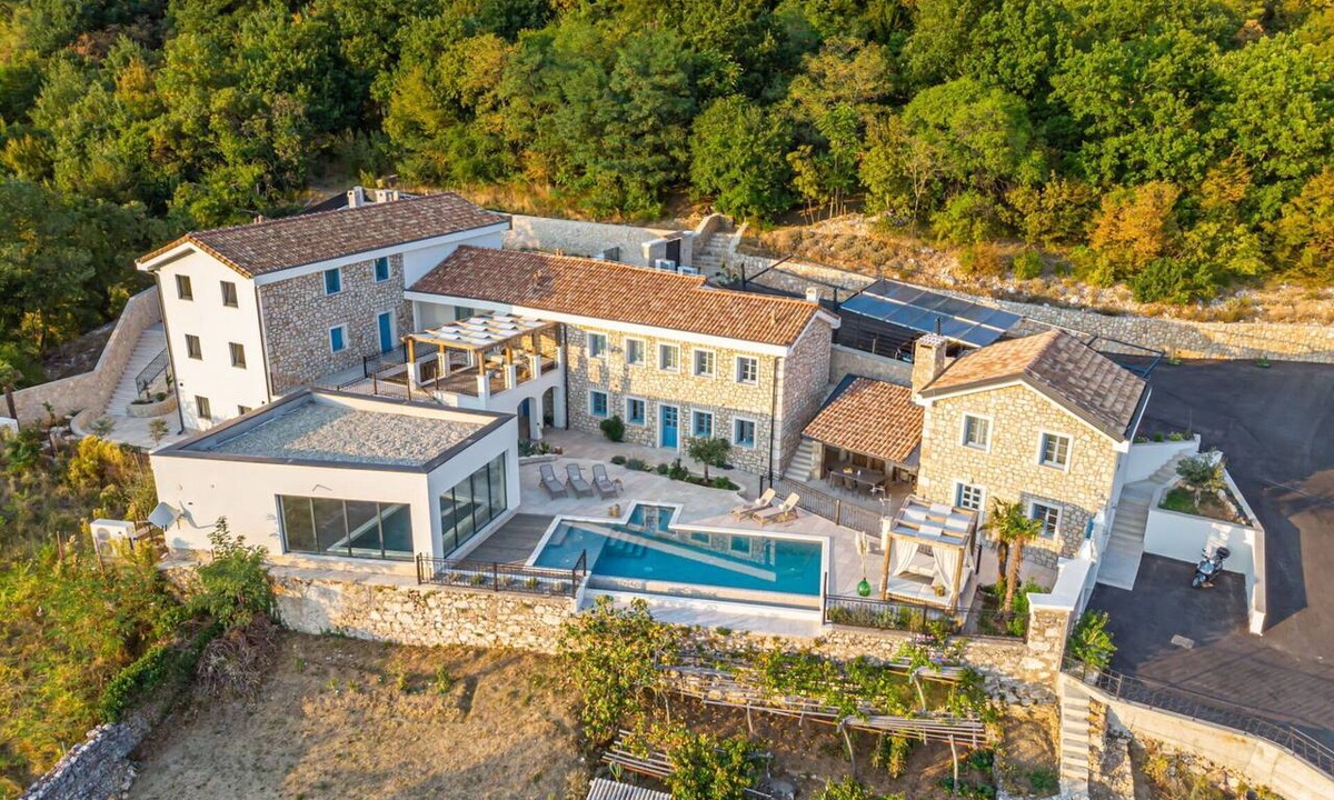 Bribir Villa | Beautiful private villa for 20 people with A/C, private pool, hot tub, WIFI, TV and terrace