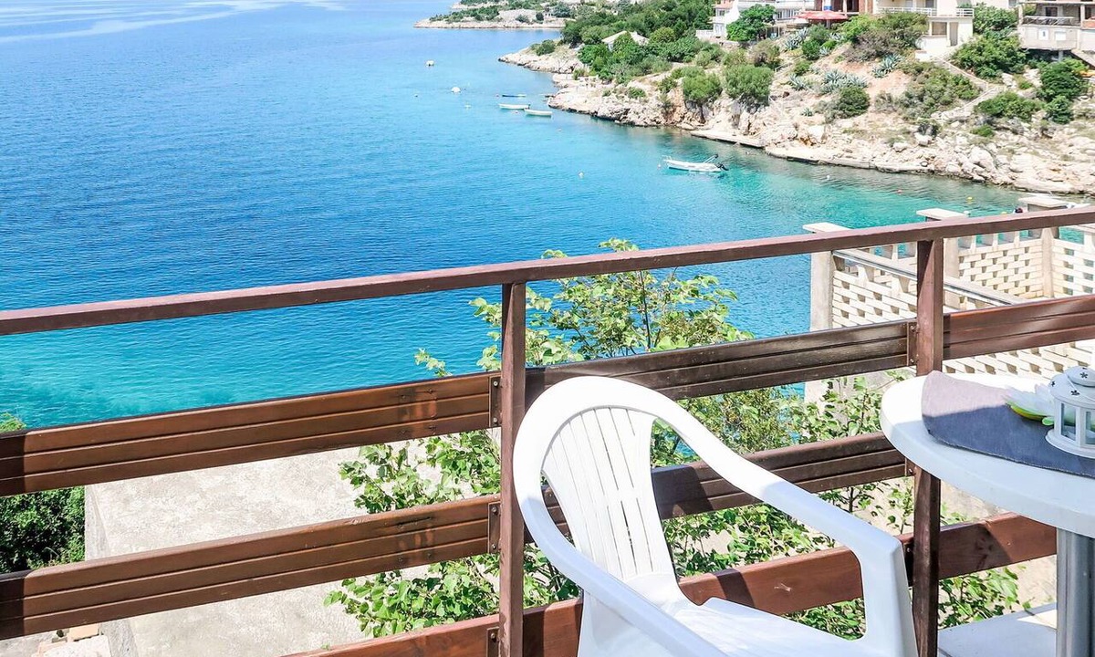 Prizna House | Beautiful private villa for 10 guests with A/C, WIFI, TV, terrace and pets allowed