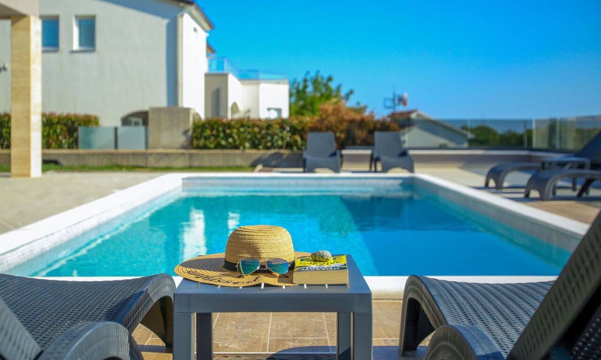 Viskovici Villa | Beautiful private villa for 7 guests with WIFI, A/C, private pool, hot tub, TV and terrace