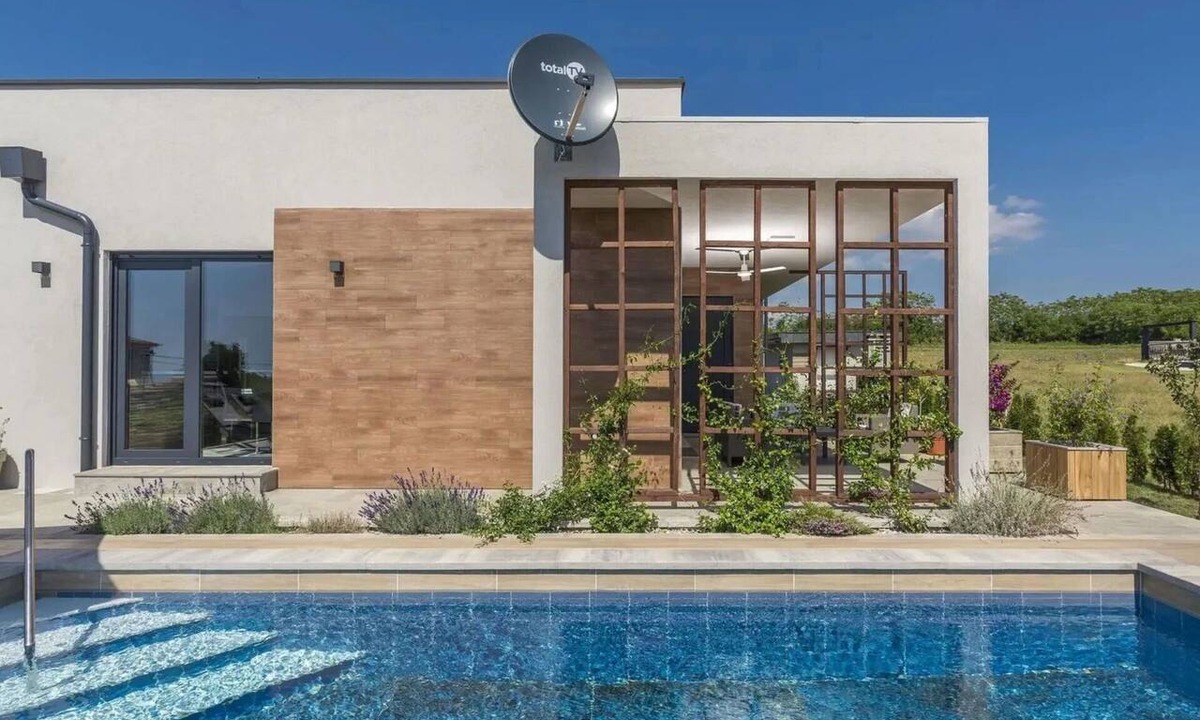 Galizana House | Beautiful private villa for 5 people with private pool, A/C, WIFI, TV, terrace and pets allowed