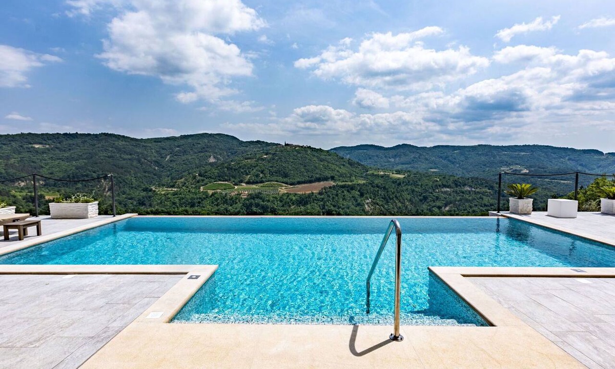 Korelici House | Beautiful private villa with A/C, WIFI, private pool, TV, terrace, pets allowed and panoramic view