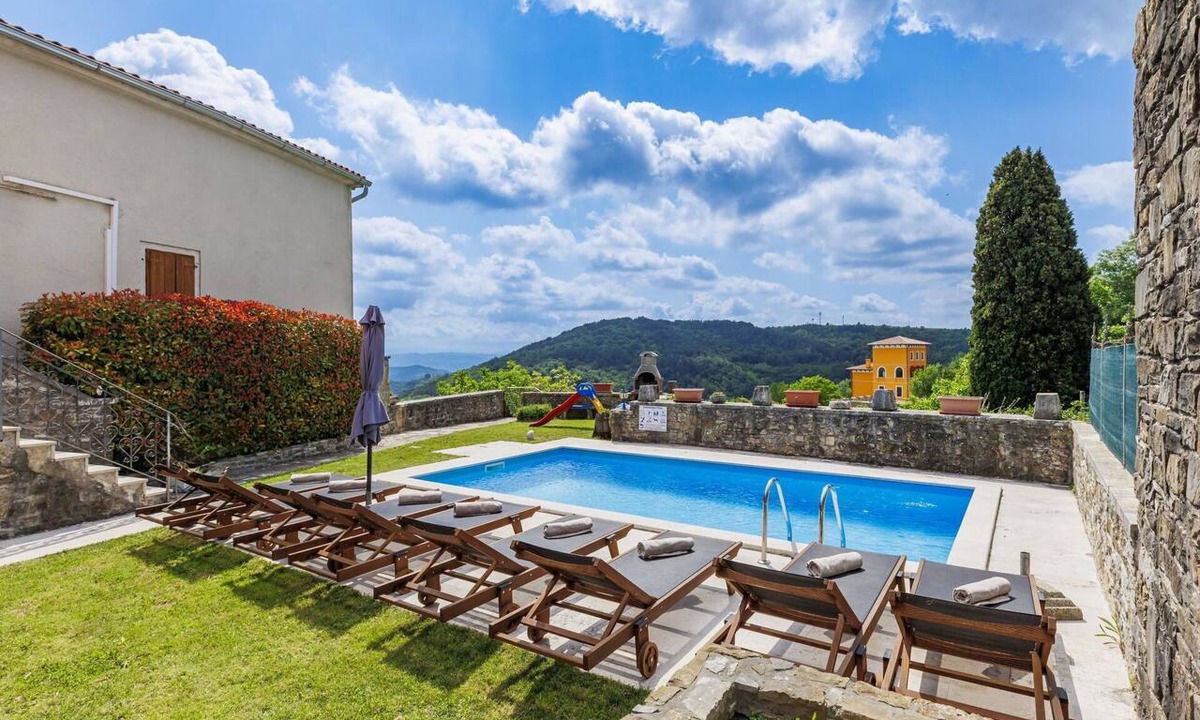 Oprtalj House | Beautiful private villa with A/C, internet, private pool, TV, terrace, pets allowed, panoramic view