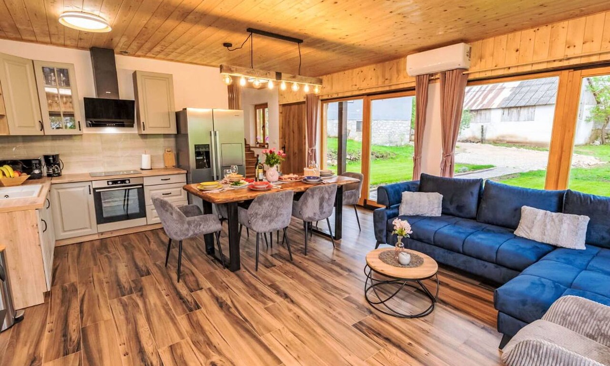Perusic House | Beautiful private villa for 7 people with hot tub, A/C, WIFI, TV, terrace and panoramic view