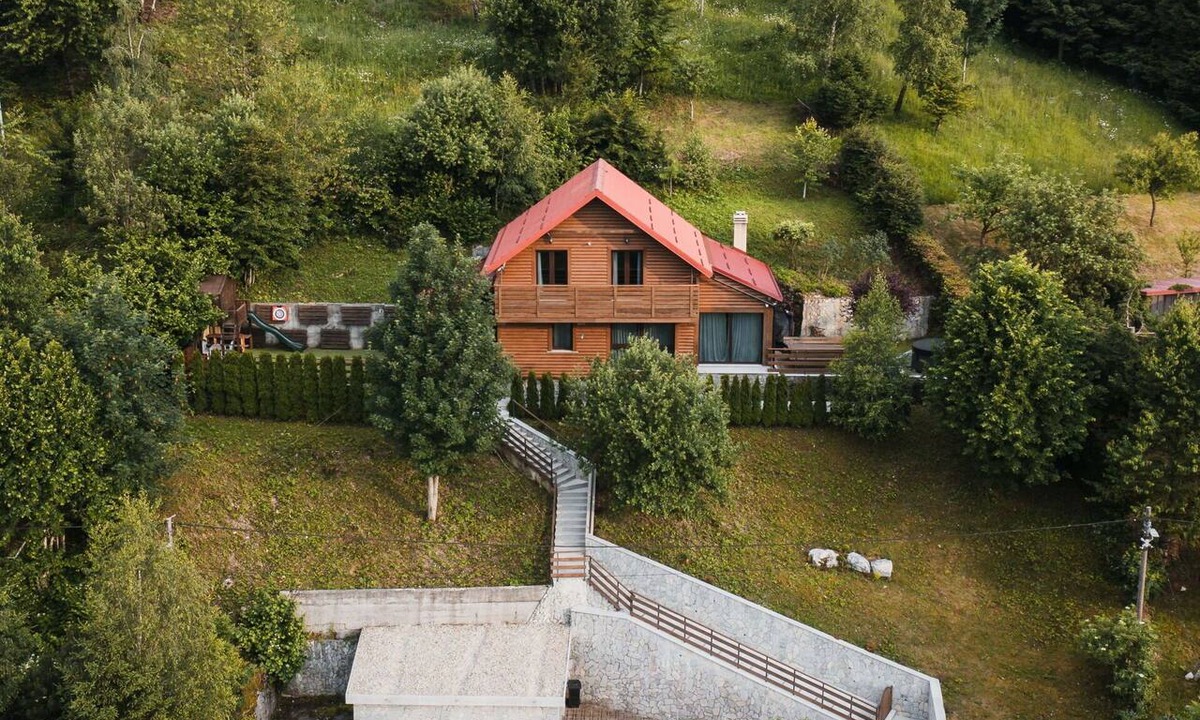 Fuzine Villa | Beautiful private villa for 8 people with WIFI, hot tub, TV and patio
