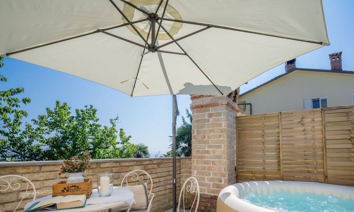 Opric House | Beautiful private villa for 3 guests with hot tub, A/C, WIFI, TV, terrace, pets allowed and park...