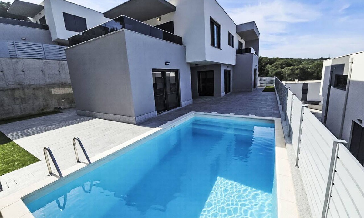 Splitska Villa | Beautiful private villa for 6 people with A/C, private pool, WIFI, TV and terrace