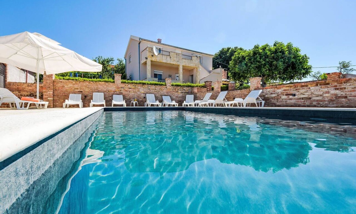 Benkovac House | Beautiful private villa for 6 people with WIFI, private pool, A/C, TV and terrace
