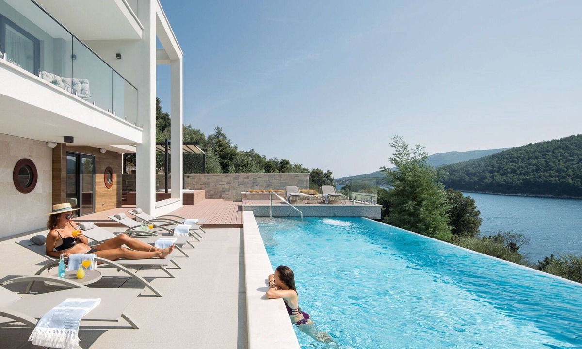Duga Luka Villa | Beautiful private villa with WIFI, private pool, A/C, hot tub, TV, terrace and pets allowed
