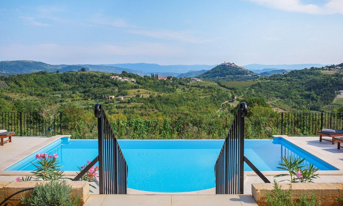 Rakotule Villa | Beautiful Villa Bianchera
