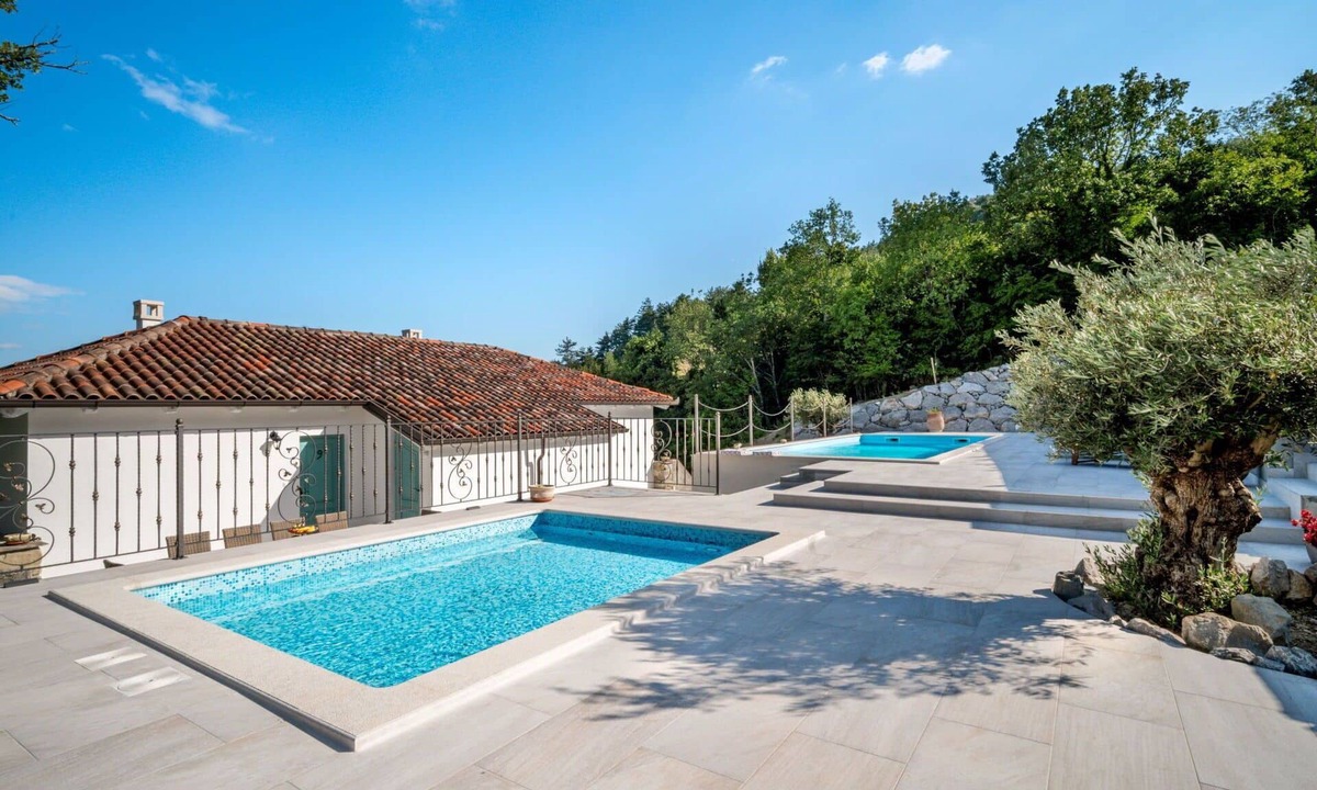 Buzet House | Beautiful villa for 6 guests with WIFI, A/C, private pool, TV and terrace
