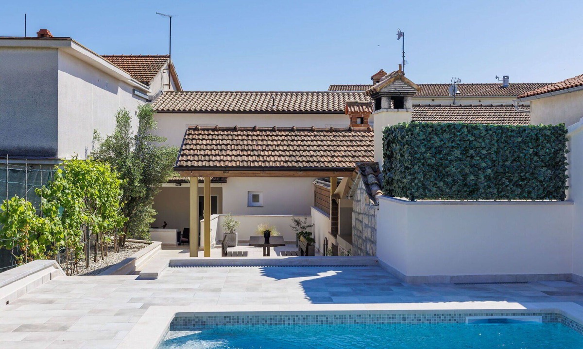 Stinjan House | Beautiful villa for 6 guests with A/C, WIFI, private pool, TV and terrace