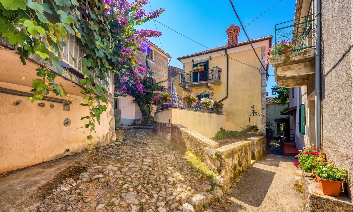 Beli Apartment | Beli Old Town 2BR Apartment/w Terrace, Beli, Croatia