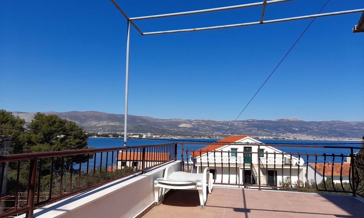 Arbanija Apartment | Big apt w large terrace&great sea view,close beach
