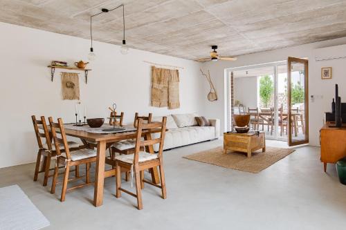 Jezera Villa | Breaking the waves Art House