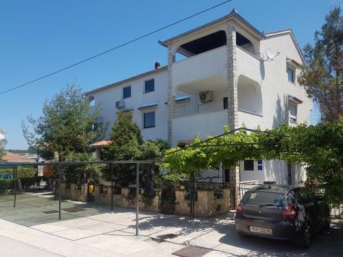 Funtana Apartment | Casa Nostra II - Sunny Holiday Stay Near the Beach