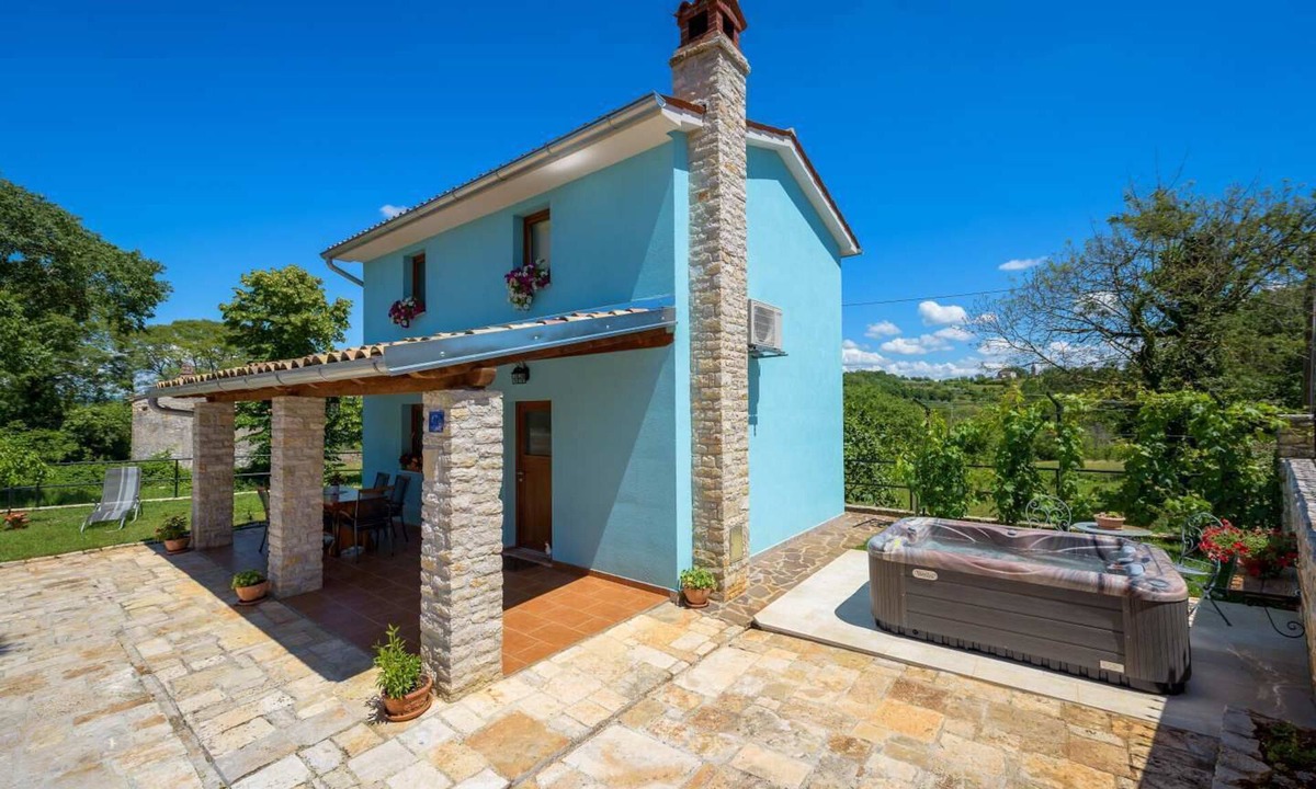 Rakotule House | Casa Ulike, old stone house