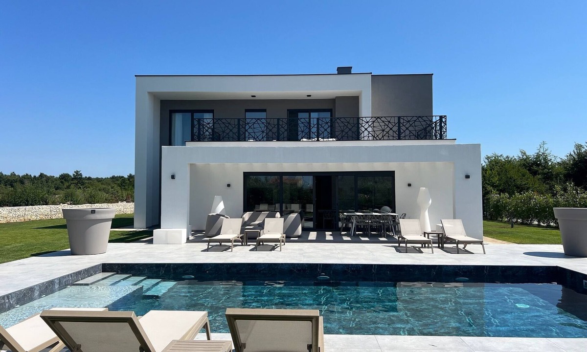 Butkovici Villa | Charming 4-bedroom villa with AC and WiFi in Butkovići