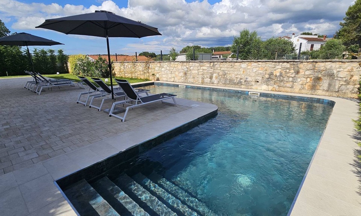 Matohanci Apartment | Charming and dog-friendly apartment with pool, private parking, air conditioning