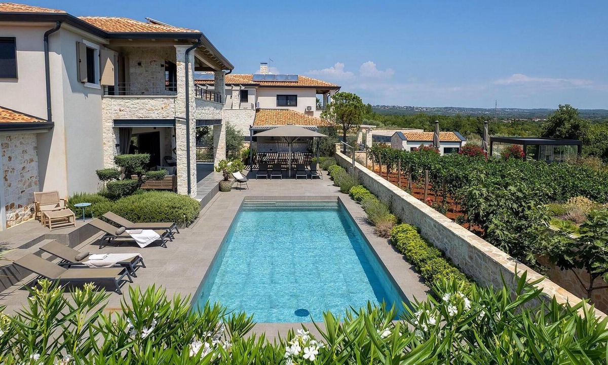 Frata House | Charming and modern designed villa Superior of 220 m² is located in small Istrian town Tar-Vabriga a