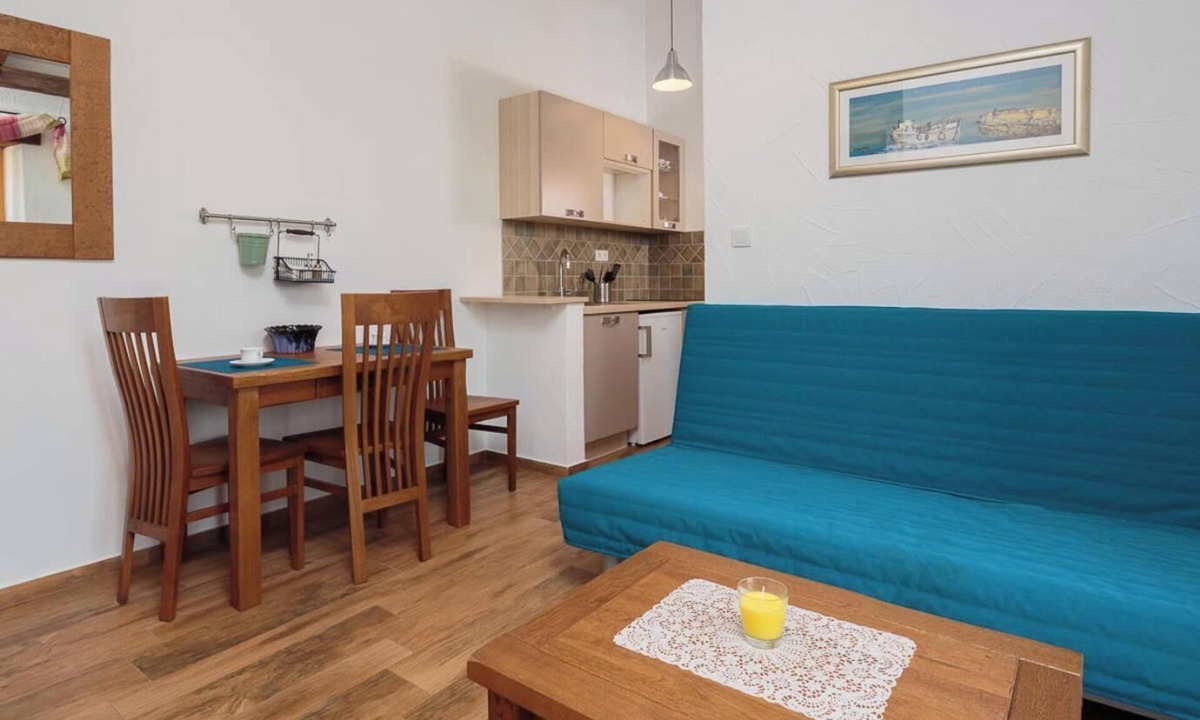 Primosten Burnji Apartment | Charming Apartment with Pool Surrounded by Olive Groves