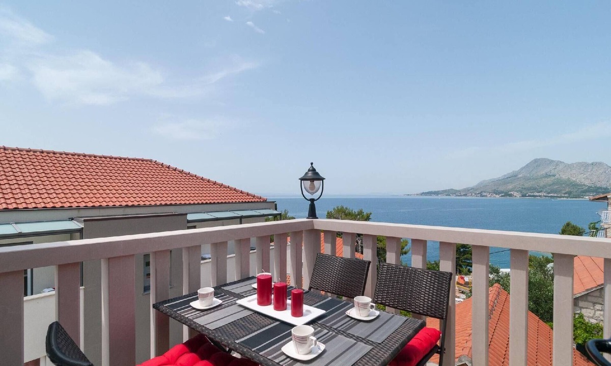 Tice House | Charming apartment with balcony