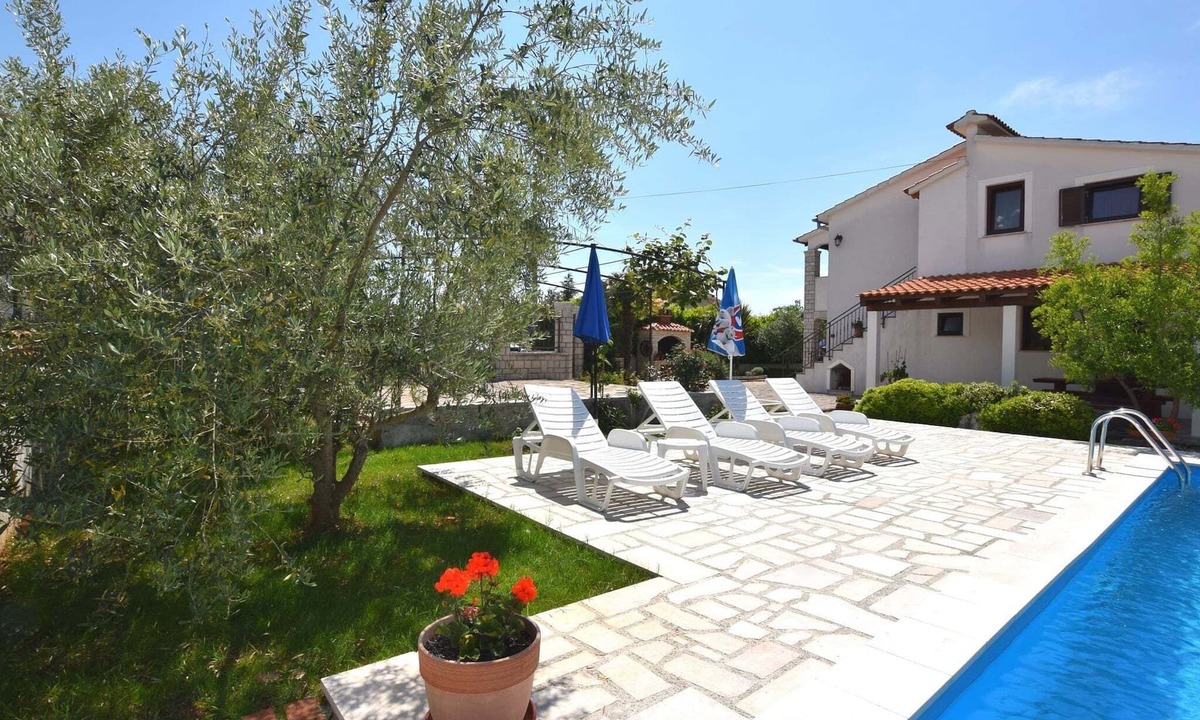 Zbandaj House | Charming Villa with Pool in Zbandaj