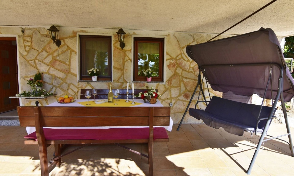 Savudrija Apartment | Comfortable accommodation in Savudrija, near the beach, Wi-Fi, garden, parking