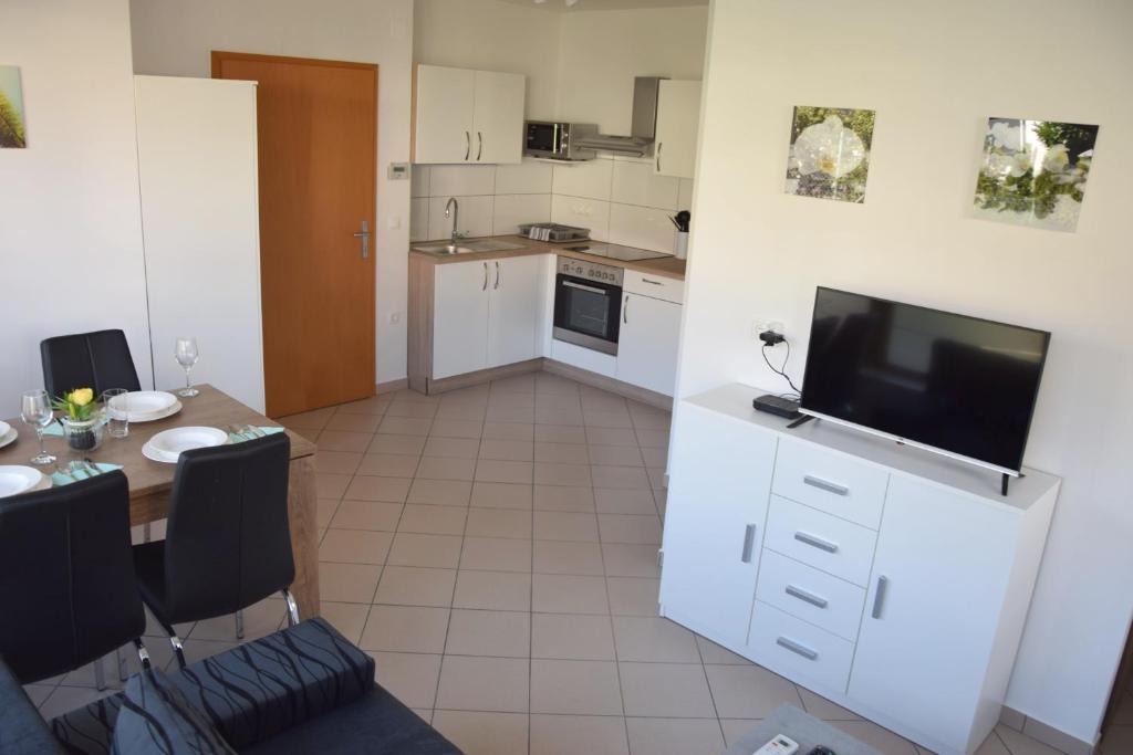 Kranj Apartment | COMFY and BRIGHT Apartment