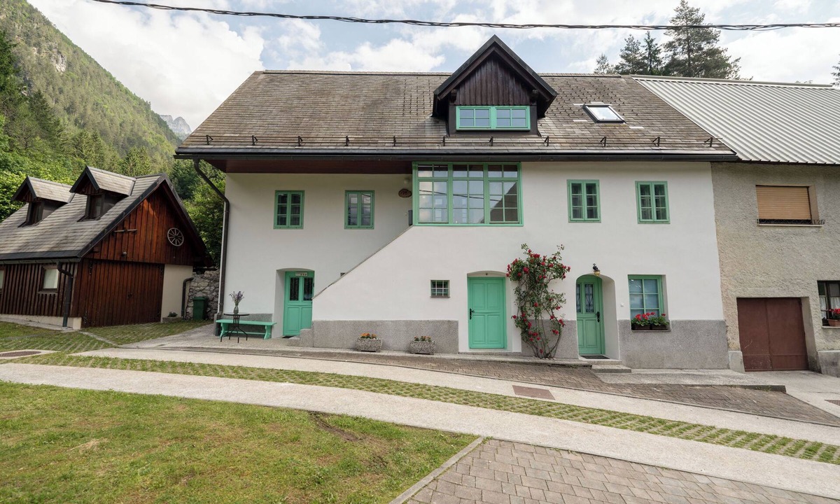 Log pod Mangartom Apartment | Cosy apartment for 2 persons in mountain area
