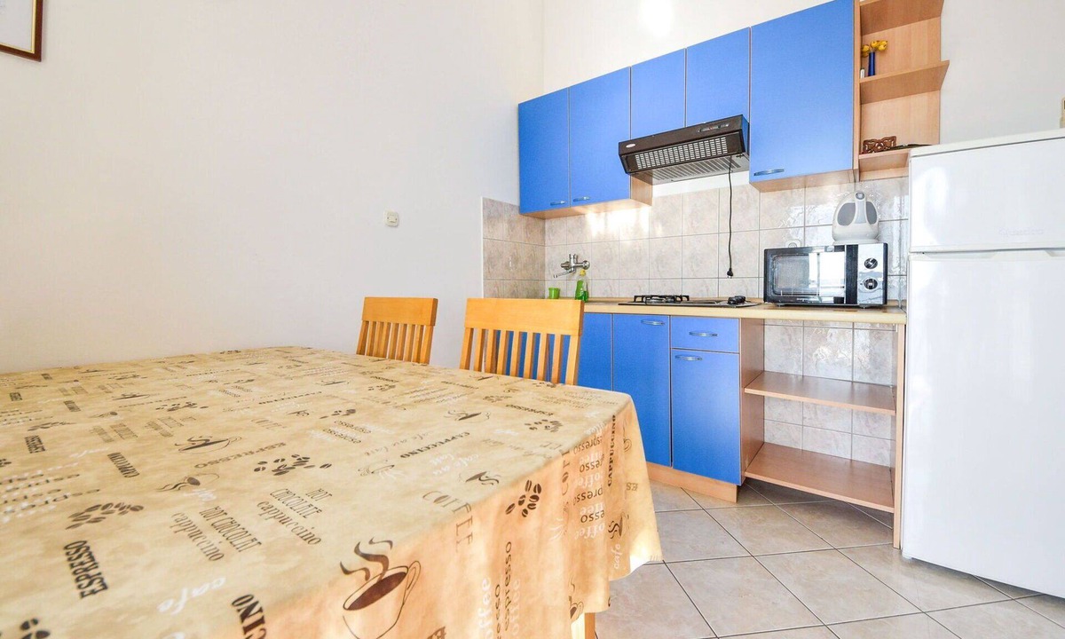 Tribanj Apartment | Cosy apartment for 4 guests with A/C, WIFI, TV and terrace
