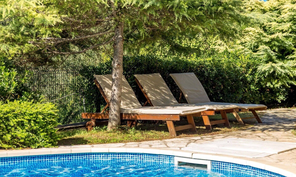 Banjol Apartment | Cosy apartment for 4 guests with A/C, pool, WIFI, TV and terrace