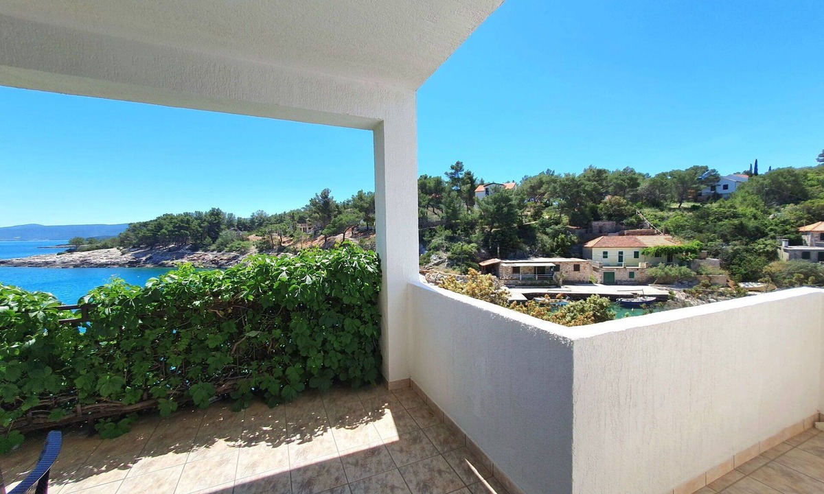 Vrbanj Apartment | Cosy apartment for 4 people with WIFI, TV and balcony