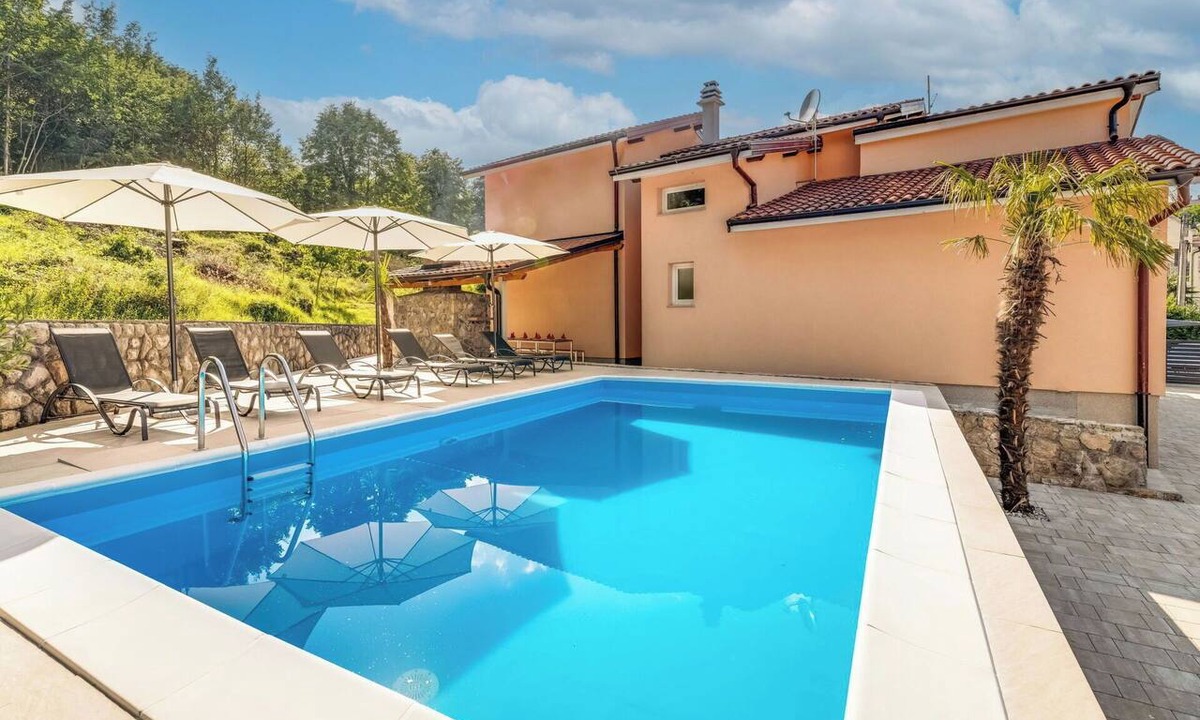 Rukavac Apartment | Cosy apartment for 4 people with A/C, WIFI, hot tub, pool, TV, terrace and panoramic view